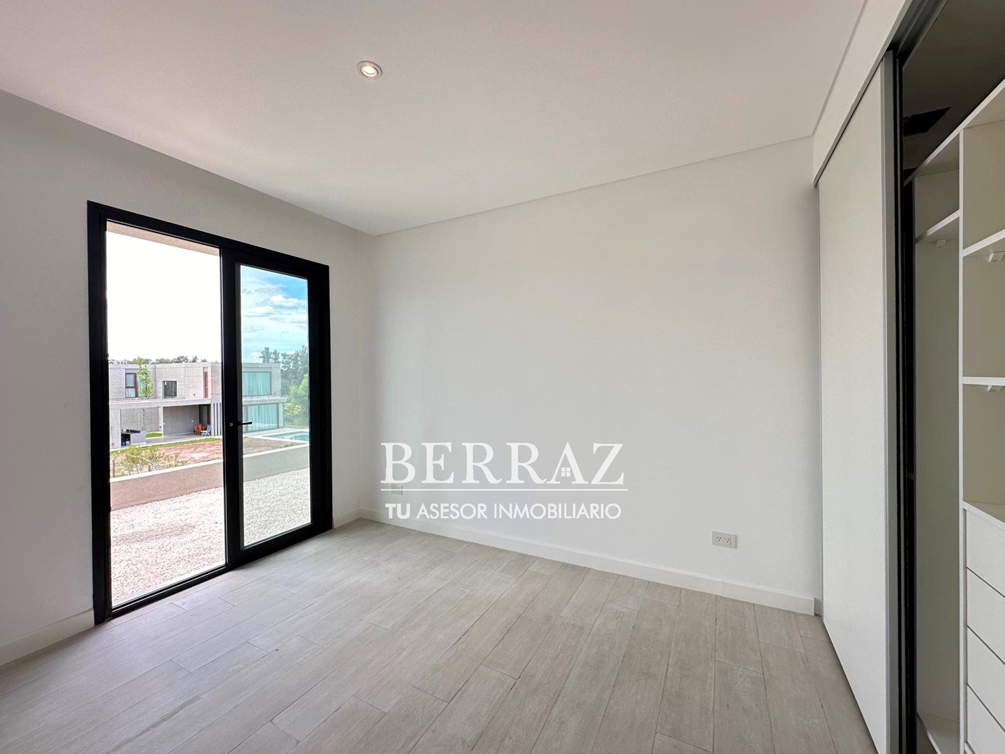 Casa venta 5 ambientes en 2 Plantas en La Calesa Pilará lote de 809 m2