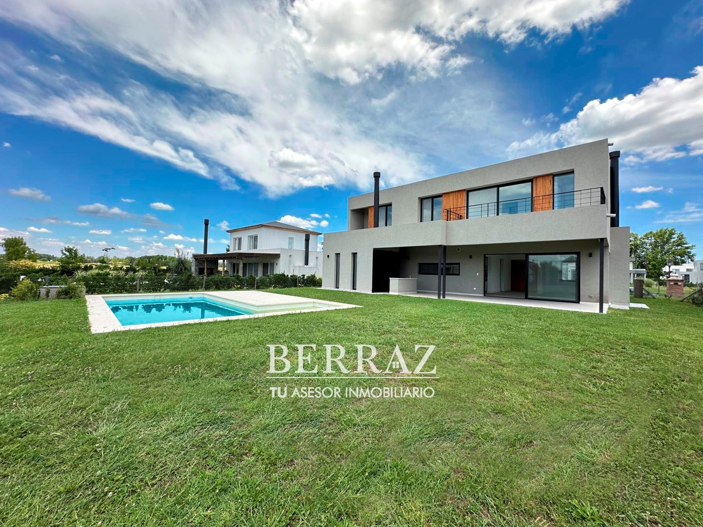 Casa venta 5 ambientes en 2 Plantas en La Calesa Pilará lote de 809 m2