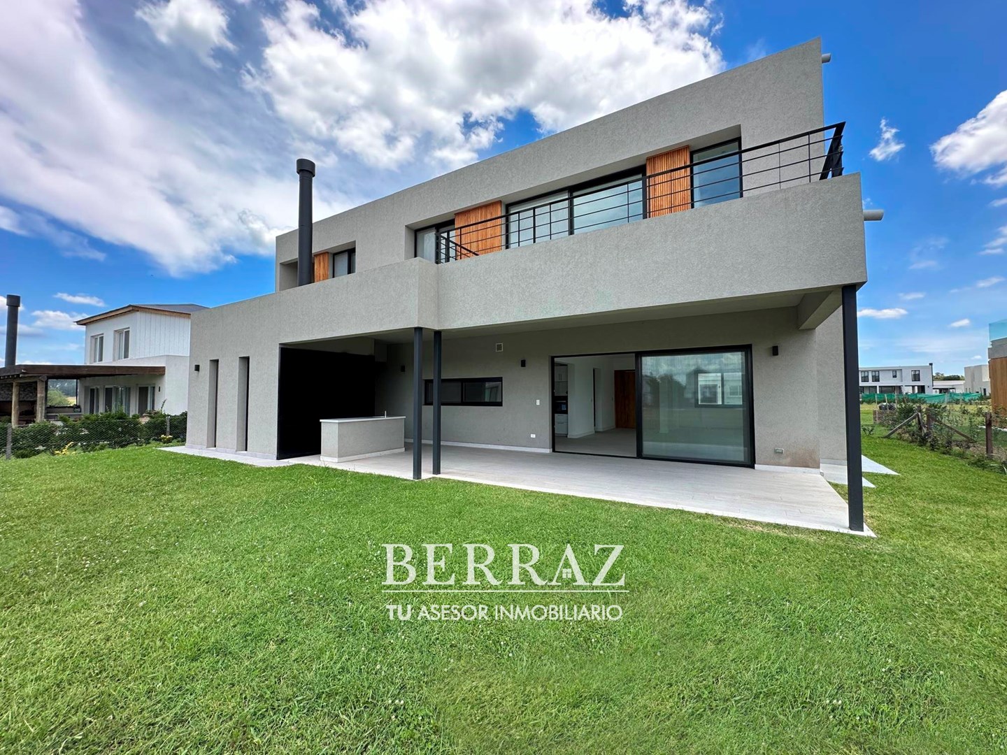 Casa venta 5 ambientes en 2 Plantas en La Calesa Pilará lote de 809 m2