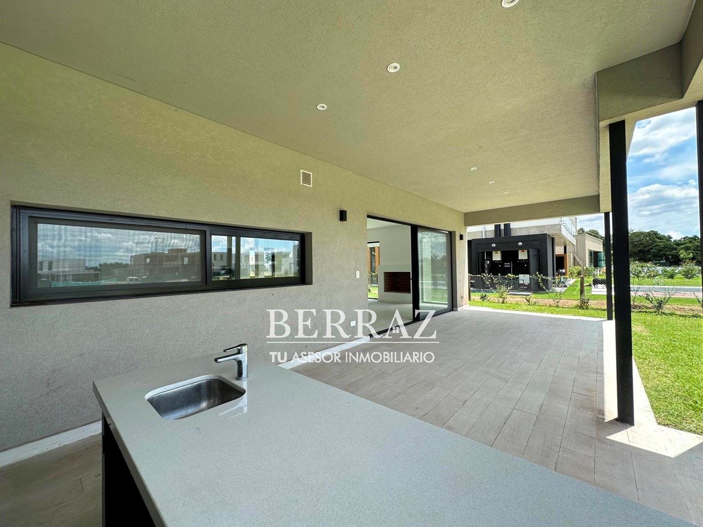 Casa venta 5 ambientes en 2 Plantas en La Calesa Pilará lote de 809 m2