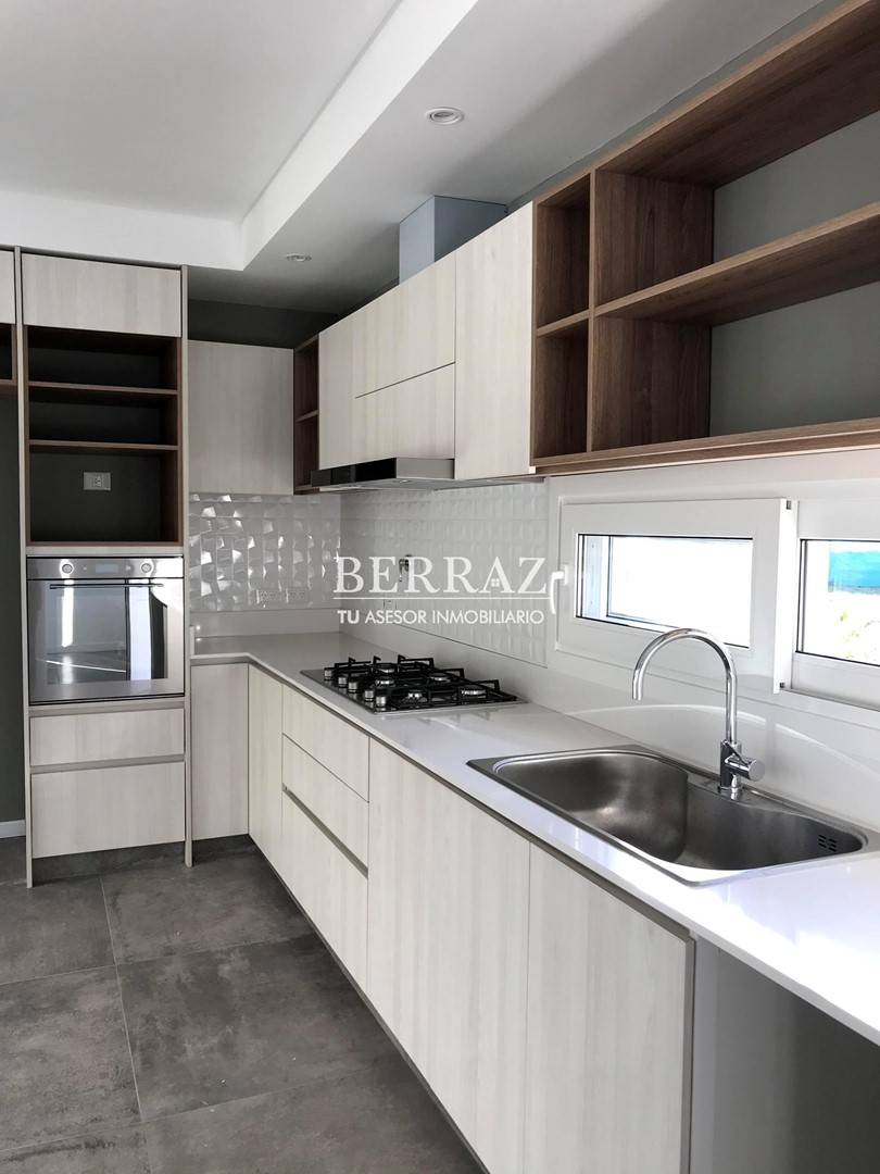Casa venta 6 ambientes en Ayres Plaza lote de 677 m2