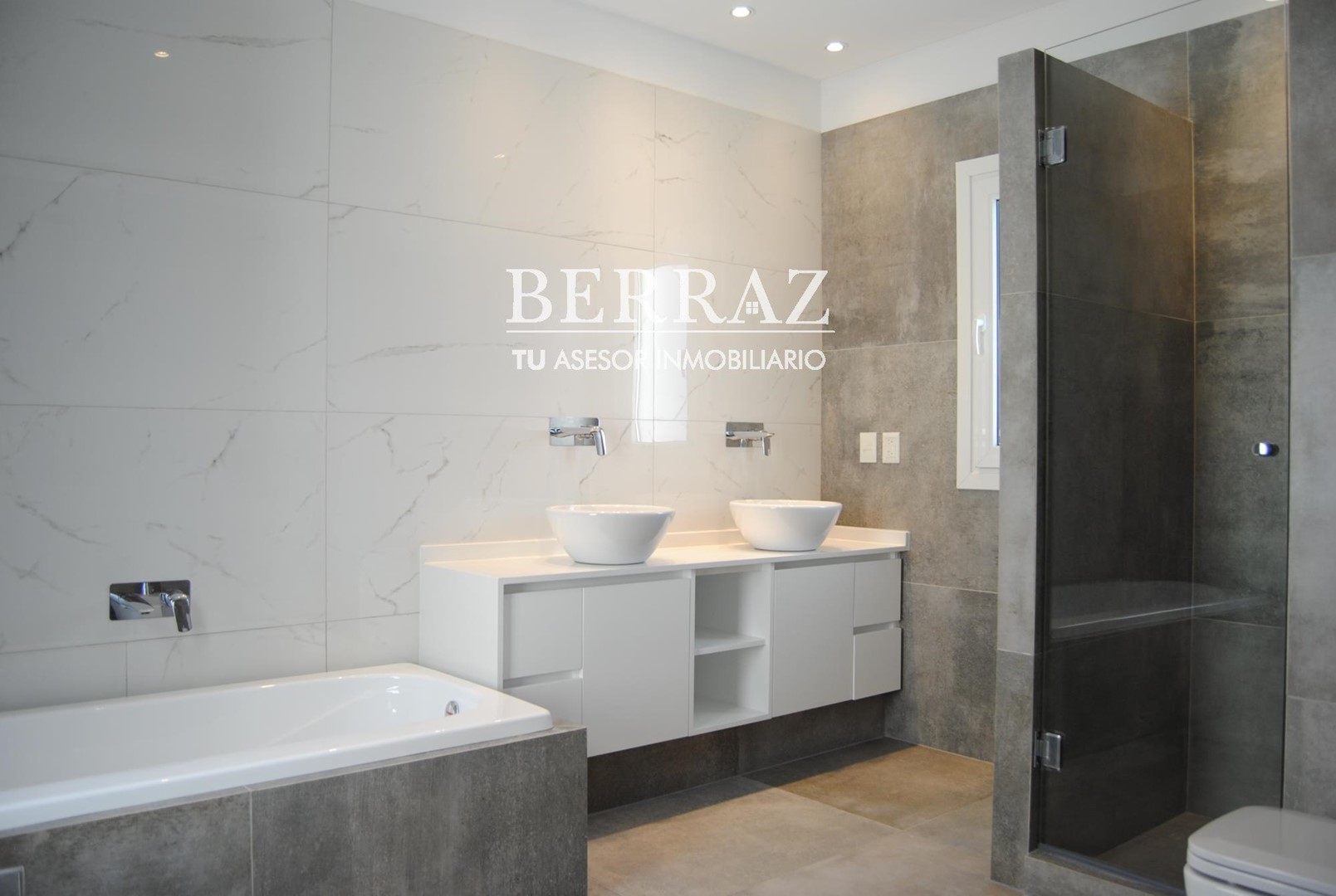 Casa venta 6 ambientes en Ayres Plaza lote de 677 m2