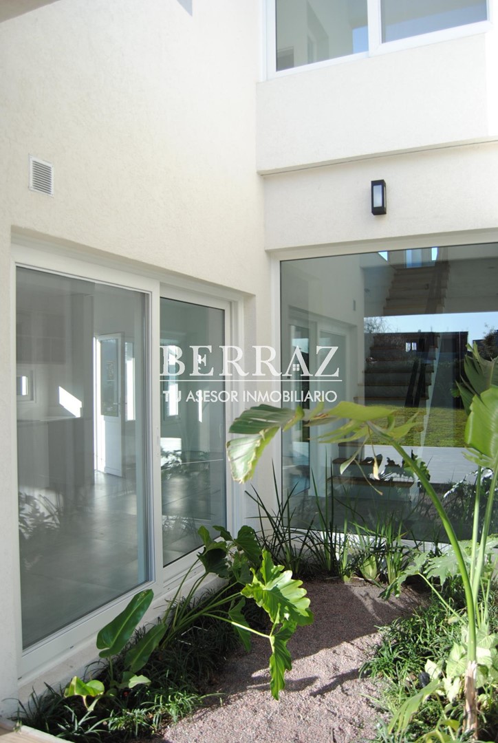 Casa venta 6 ambientes en Ayres Plaza lote de 677 m2