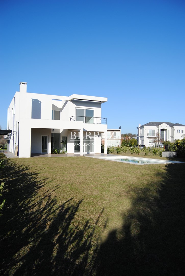 Casa venta 6 ambientes en Ayres Plaza lote de 677 m2