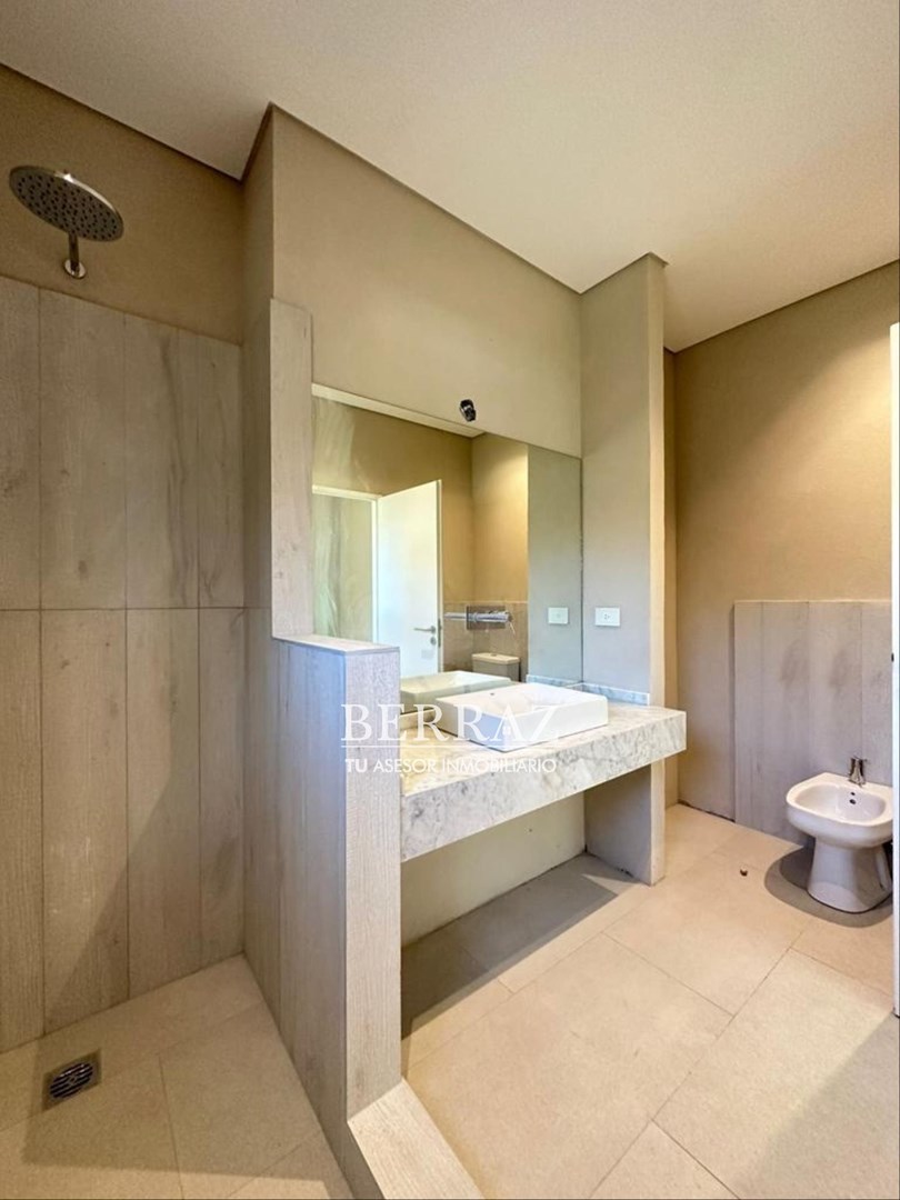 OPORTUNIDAD! CASA VENTA SAN FRANCISCO CC MANZANARES LOTE DE 1055 M2