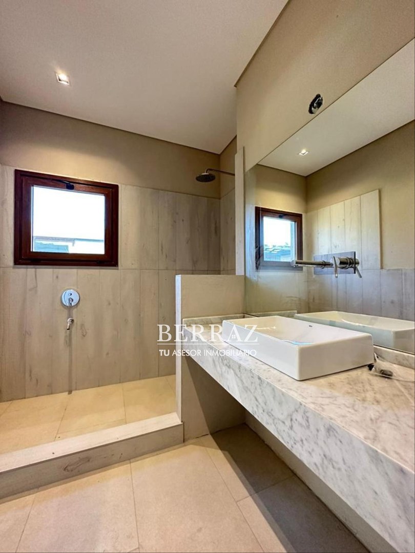 OPORTUNIDAD! CASA VENTA SAN FRANCISCO CC MANZANARES LOTE DE 1055 M2