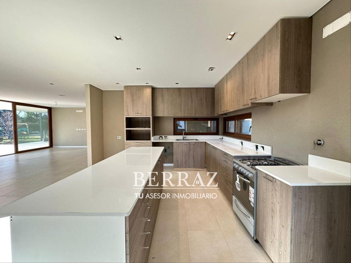 OPORTUNIDAD! CASA VENTA SAN FRANCISCO CC MANZANARES LOTE DE 1055 M2