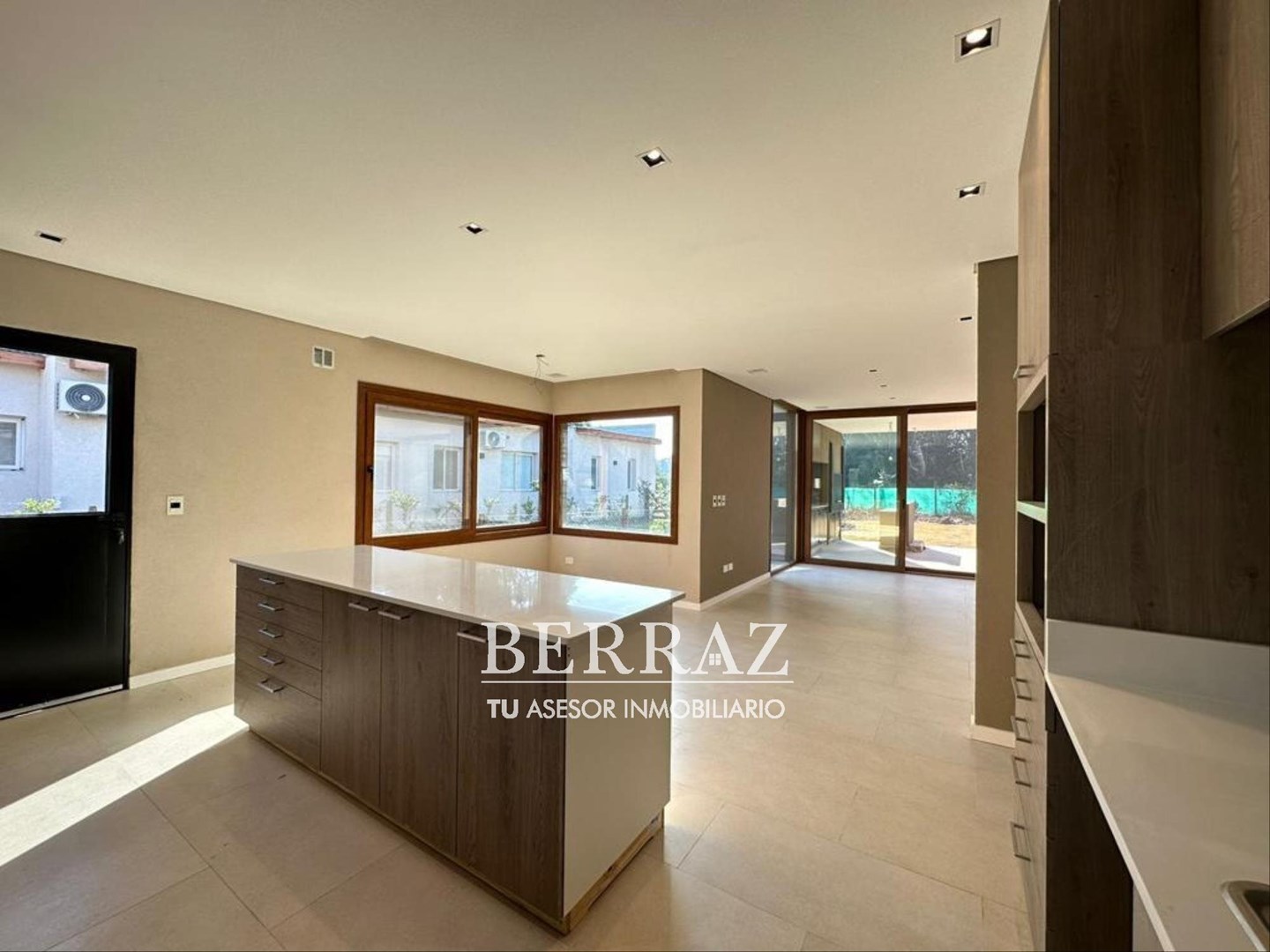 OPORTUNIDAD! CASA VENTA SAN FRANCISCO CC MANZANARES LOTE DE 1055 M2