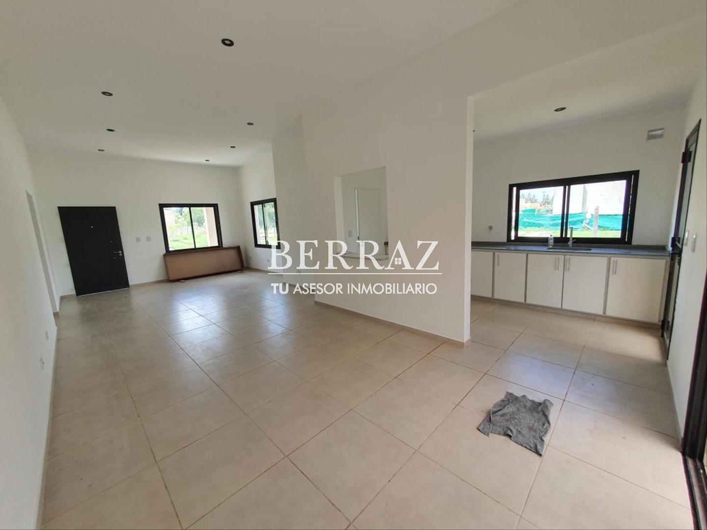 Casa 4 ambientes en venta barrio Los Arces La Cañada Pilar lote de 513 m2
