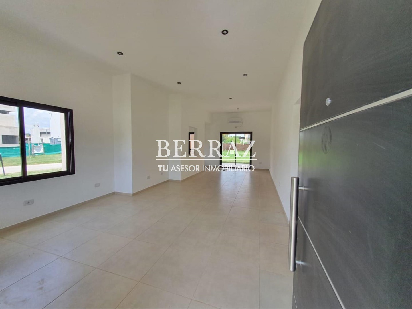 Casa 4 ambientes en venta barrio Los Arces La Cañada Pilar lote de 513 m2