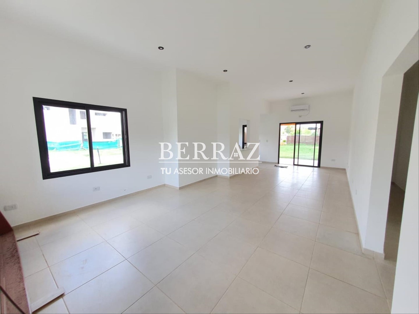 Casa 4 ambientes en venta barrio Los Arces La Cañada Pilar lote de 513 m2