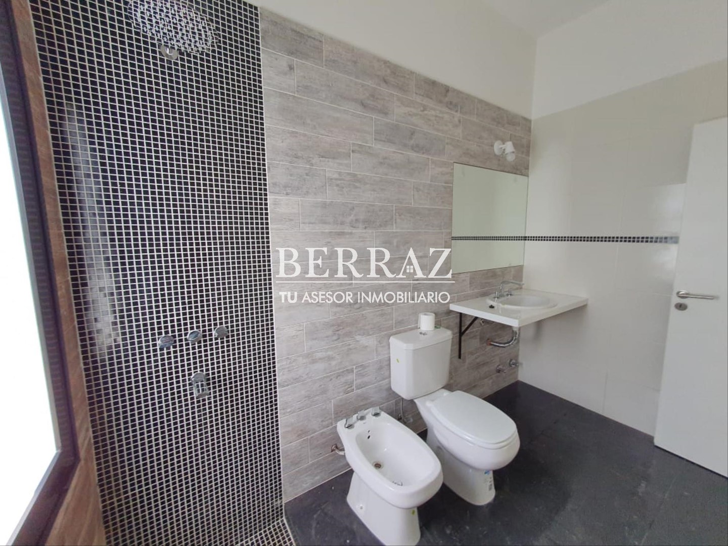 Casa 4 ambientes en venta barrio Los Arces La Cañada Pilar lote de 513 m2
