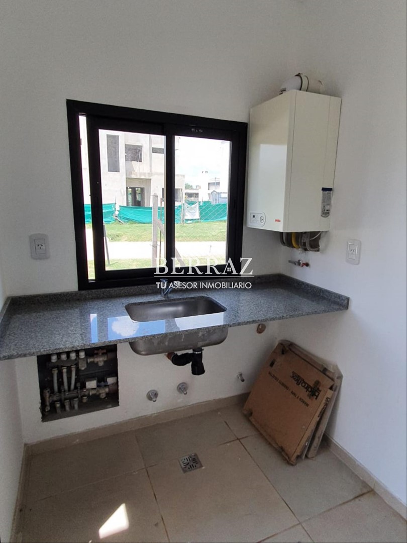 Casa 4 ambientes en venta barrio Los Arces La Cañada Pilar lote de 513 m2