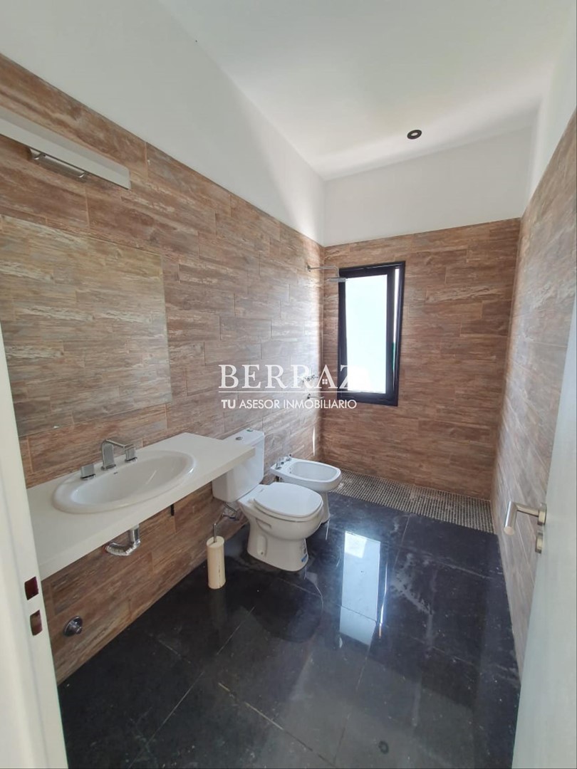Casa 4 ambientes en venta barrio Los Arces La Cañada Pilar lote de 513 m2