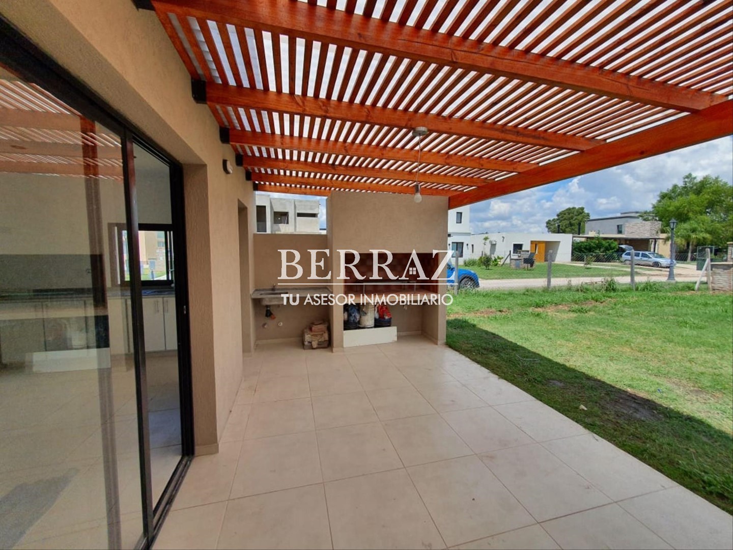 Casa 4 ambientes en venta barrio Los Arces La Cañada Pilar lote de 513 m2