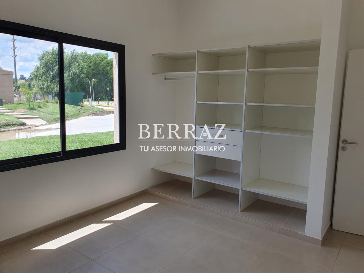 Casa 4 ambientes en venta barrio Los Arces La Cañada Pilar lote de 513 m2