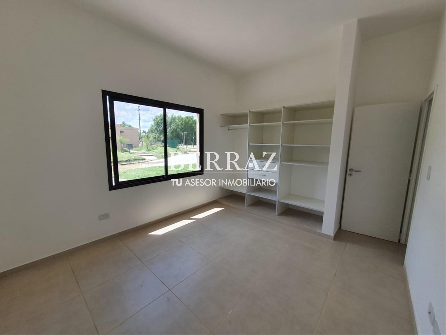 Casa 4 ambientes en venta barrio Los Arces La Cañada Pilar lote de 513 m2