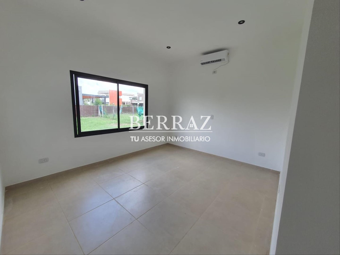 Casa 4 ambientes en venta barrio Los Arces La Cañada Pilar lote de 513 m2