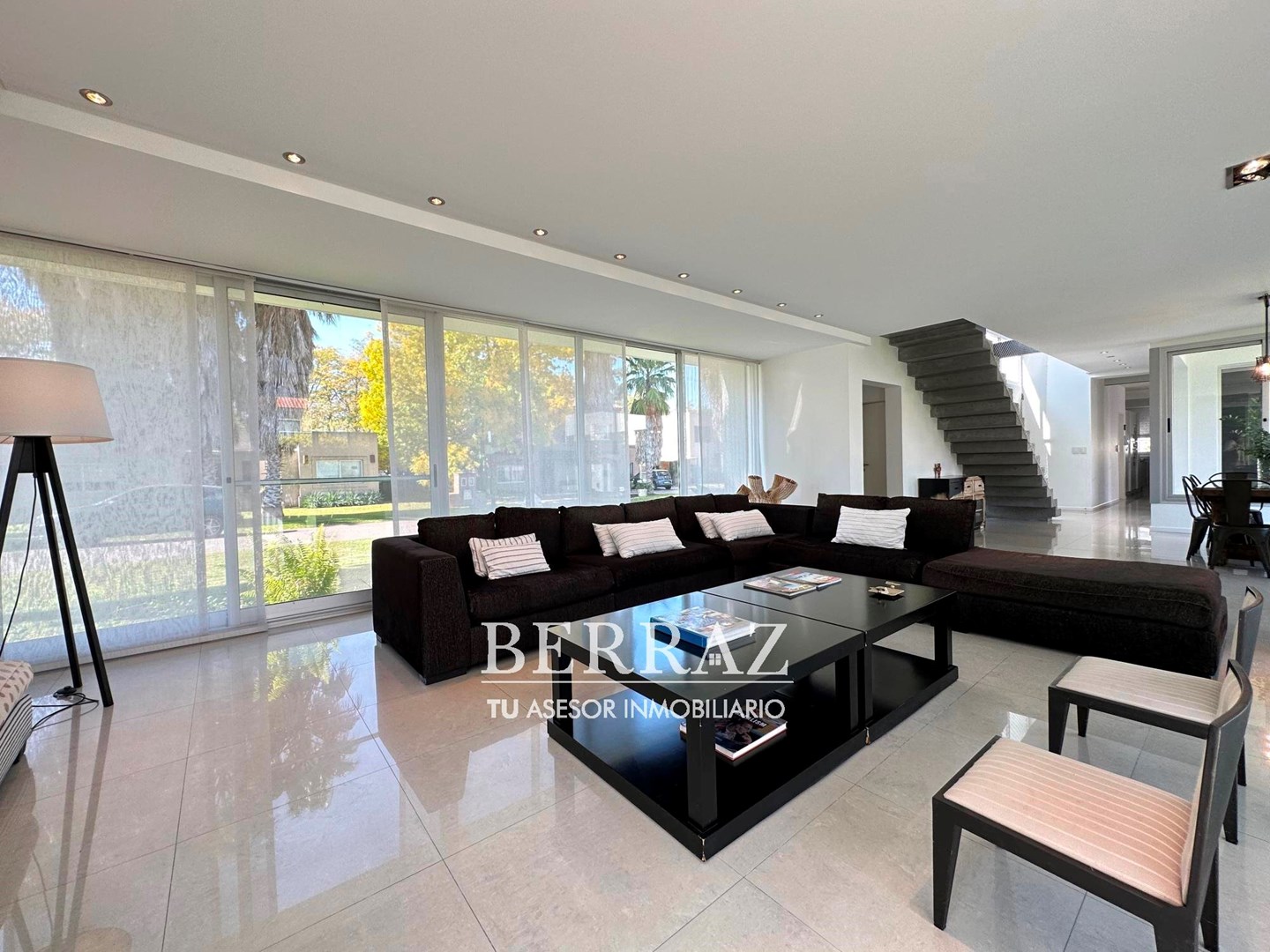 Casa 5 AMB en Venta Barrio La Pradera II Pilar Estilo Racionalista