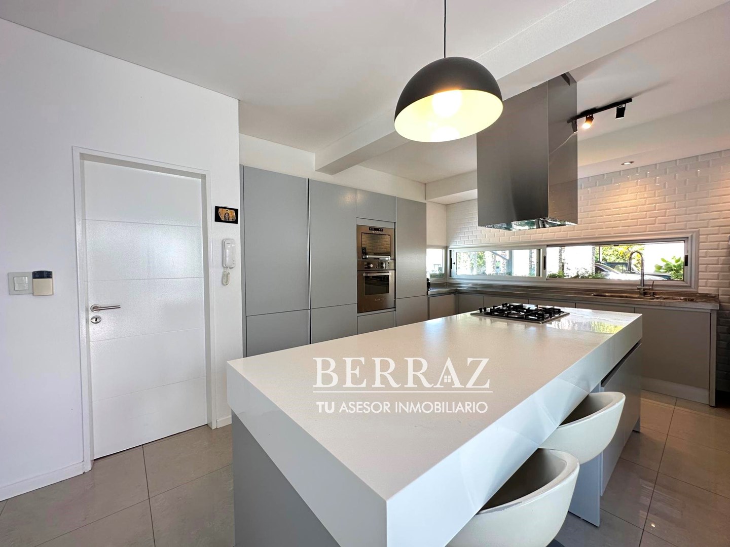 Casa 5 AMB en Venta Barrio La Pradera II Pilar Estilo Racionalista