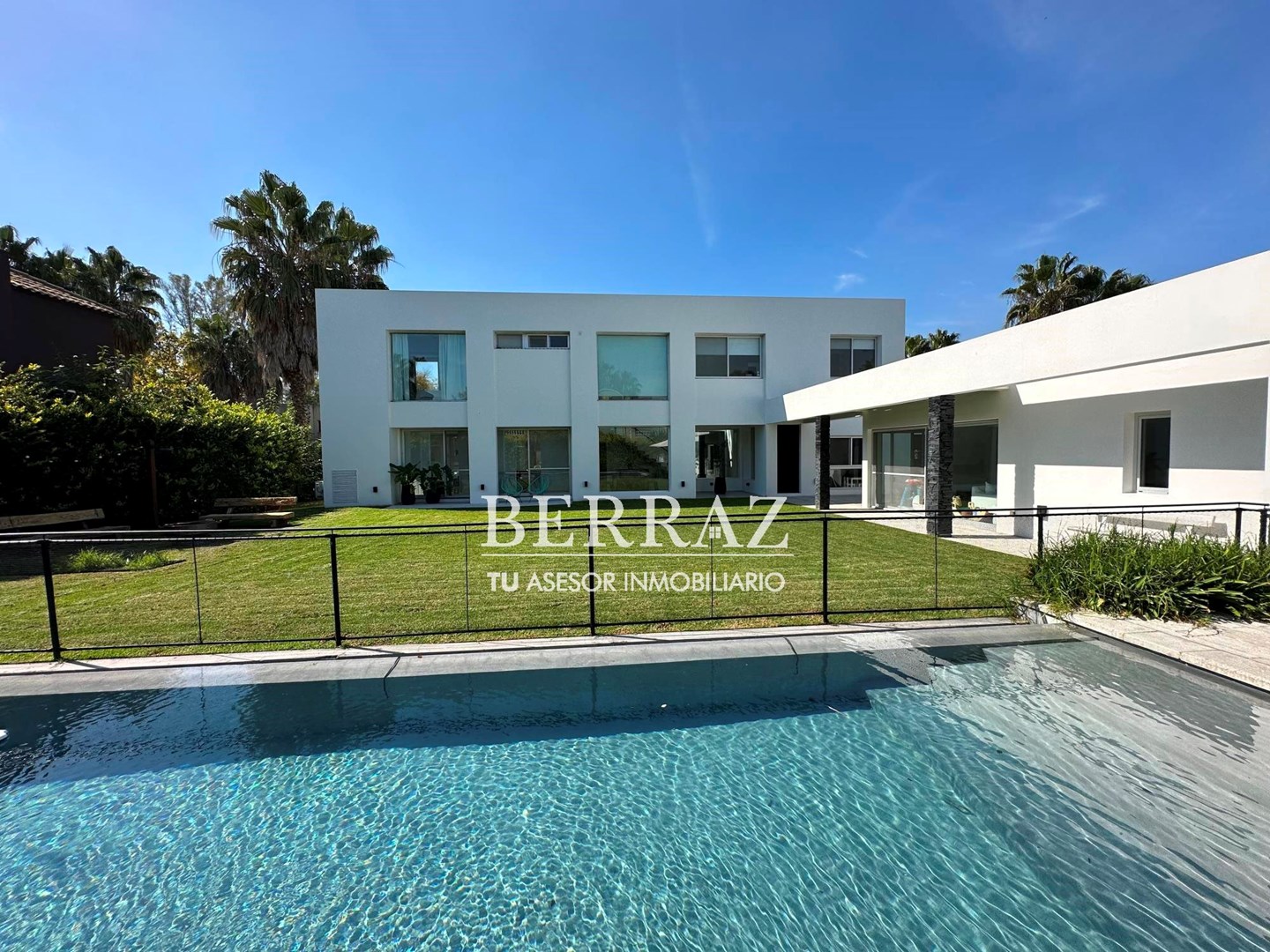 Casa 5 AMB en Venta Barrio La Pradera II Pilar Estilo Racionalista