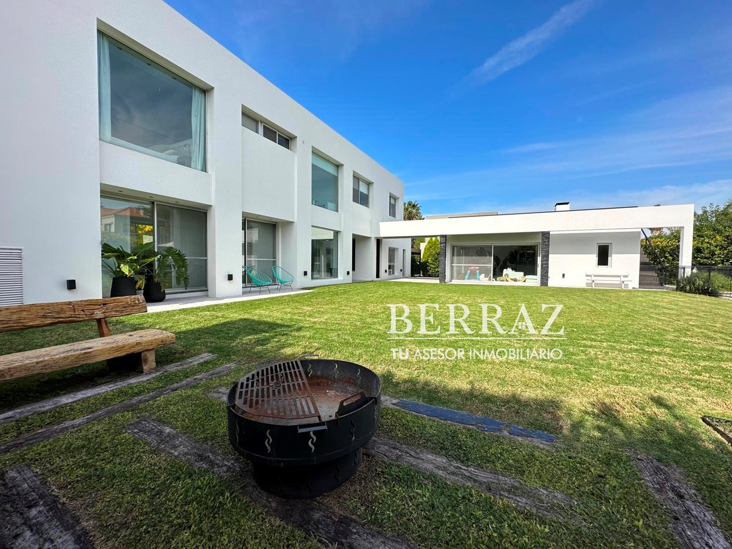 Casa 5 AMB en Venta Barrio La Pradera II Pilar Estilo Racionalista