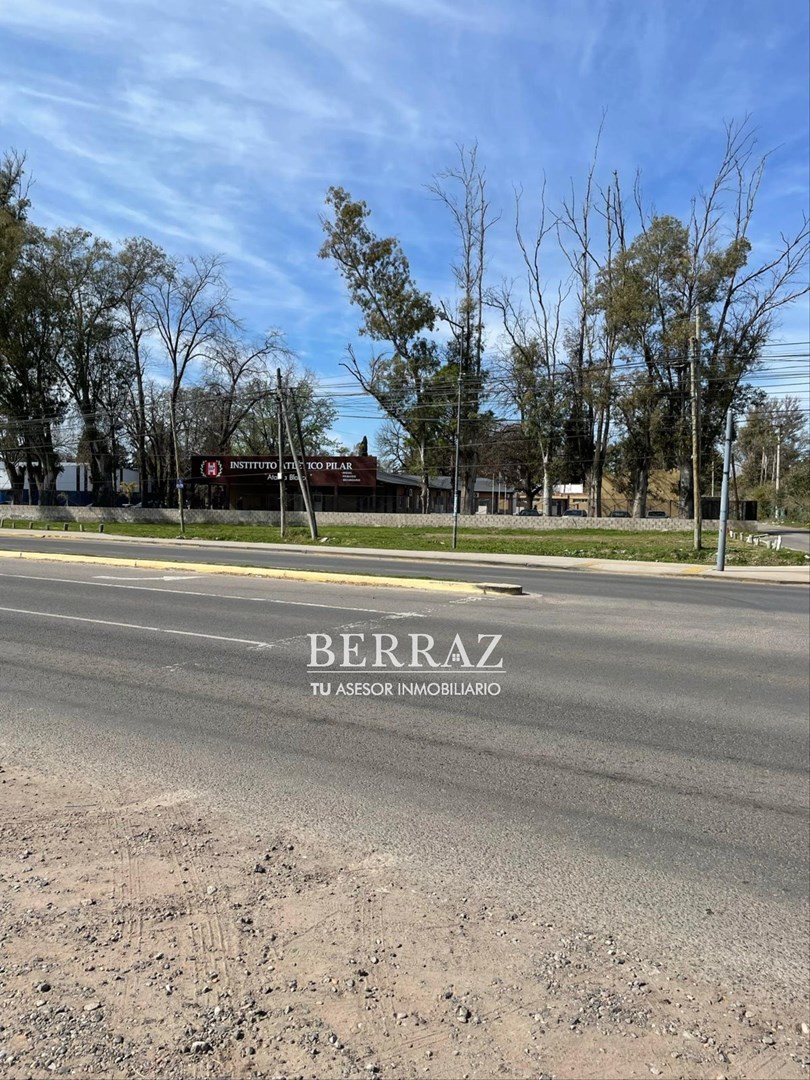 Lote venta de 1075 m2 sobre Ruta 8 km a la altura del km 52 de Pilar