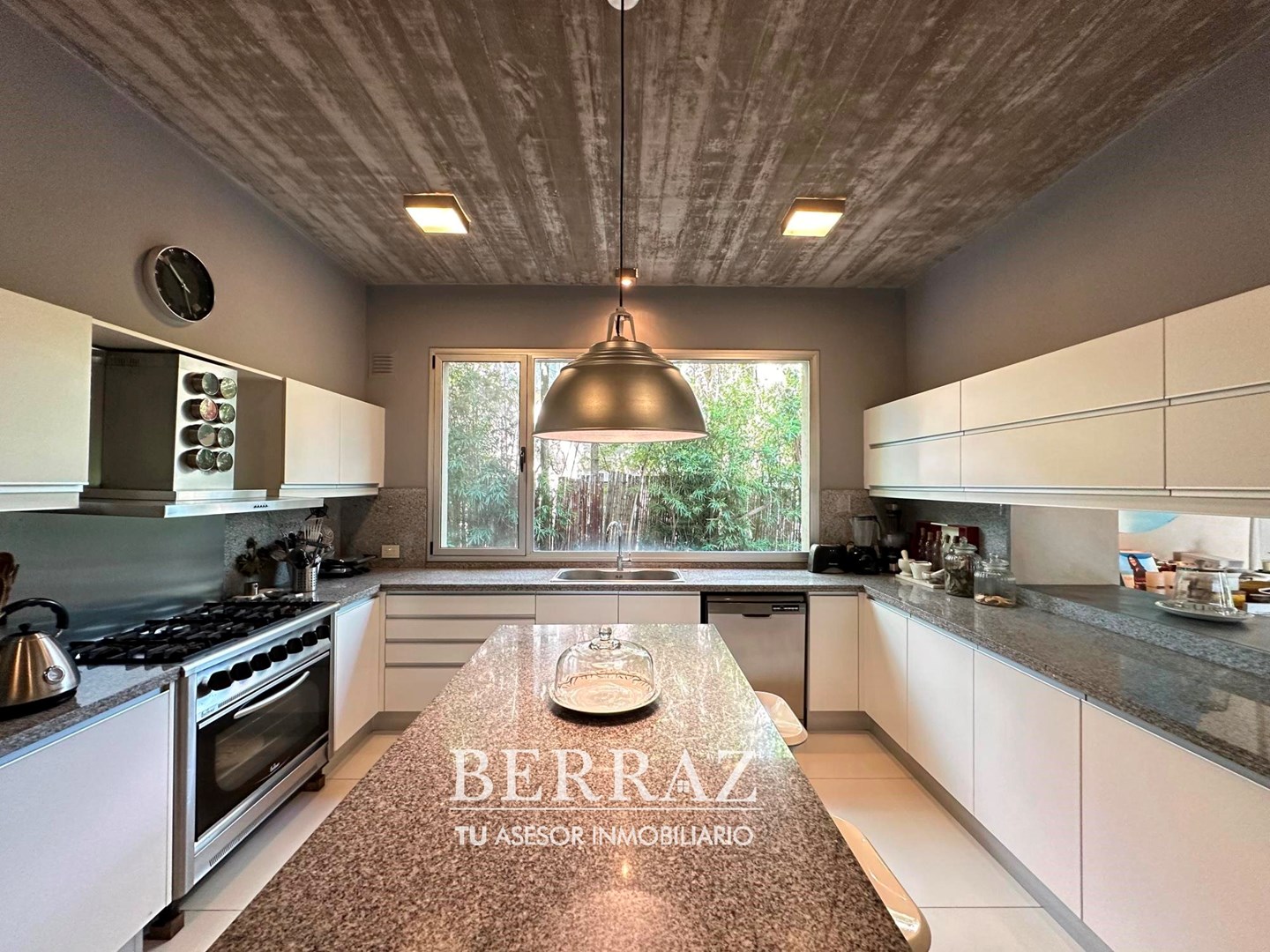 Casa venta 6 ambientes en Tortugas CC Pilar lote de 1094 m2