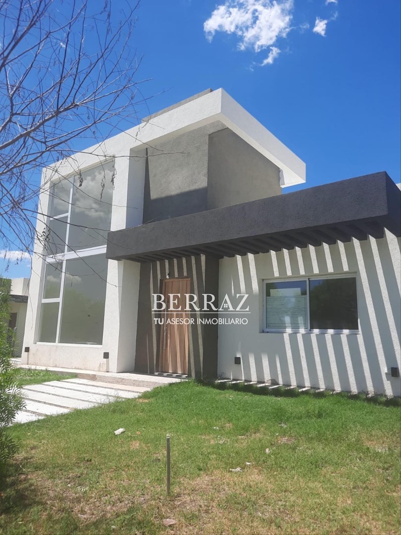 Casa 4 ambientes venta en Santa Elena Pilar del Este lote de 520 m2