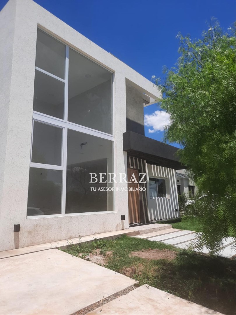 Casa 4 ambientes venta en Santa Elena Pilar del Este lote de 520 m2