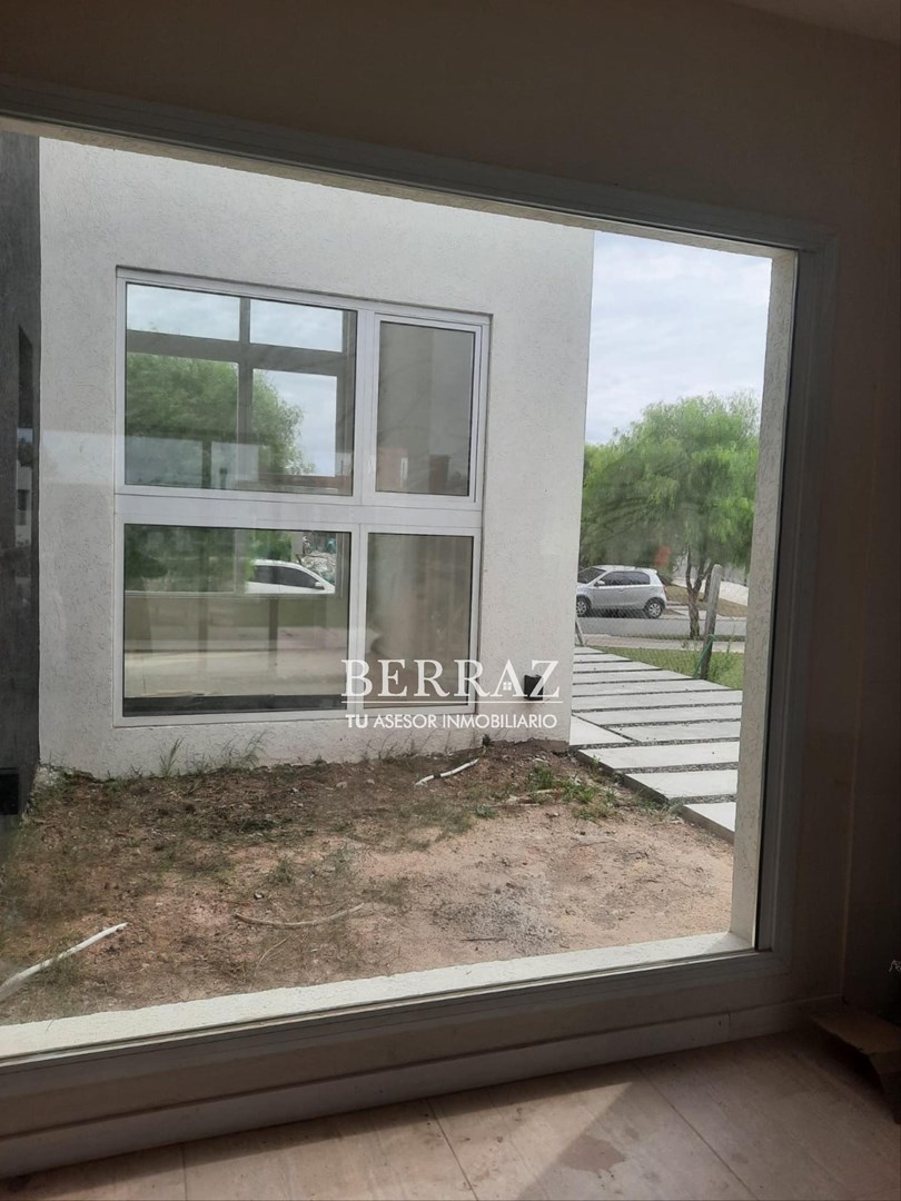 Casa 4 ambientes venta en Santa Elena Pilar del Este lote de 520 m2