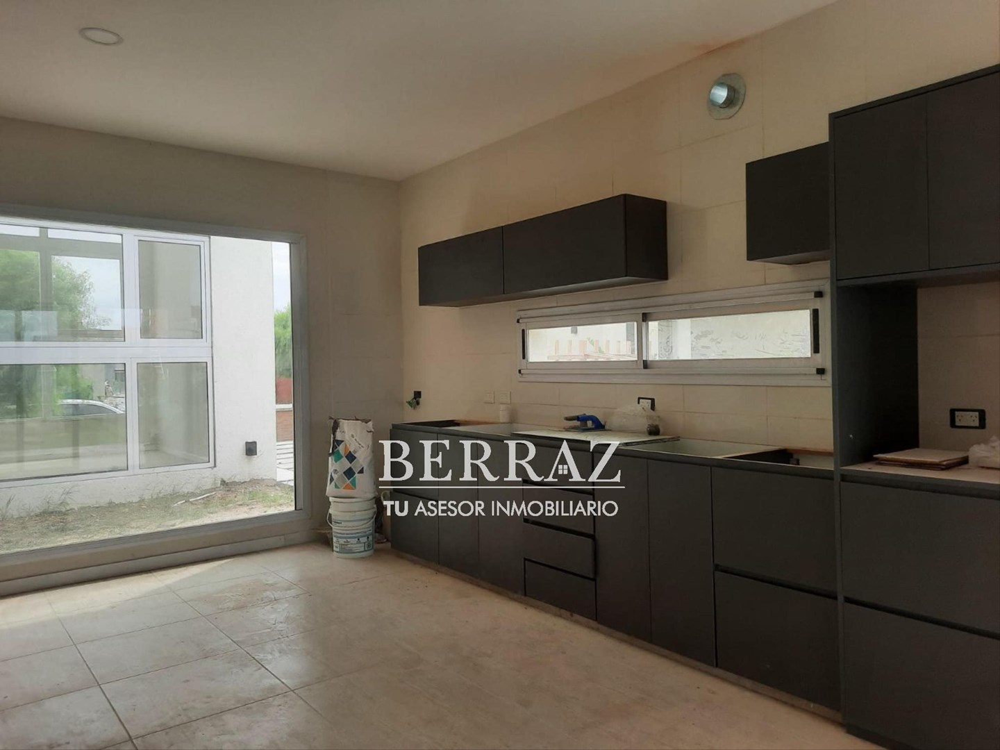 Casa 4 ambientes venta en Santa Elena Pilar del Este lote de 520 m2