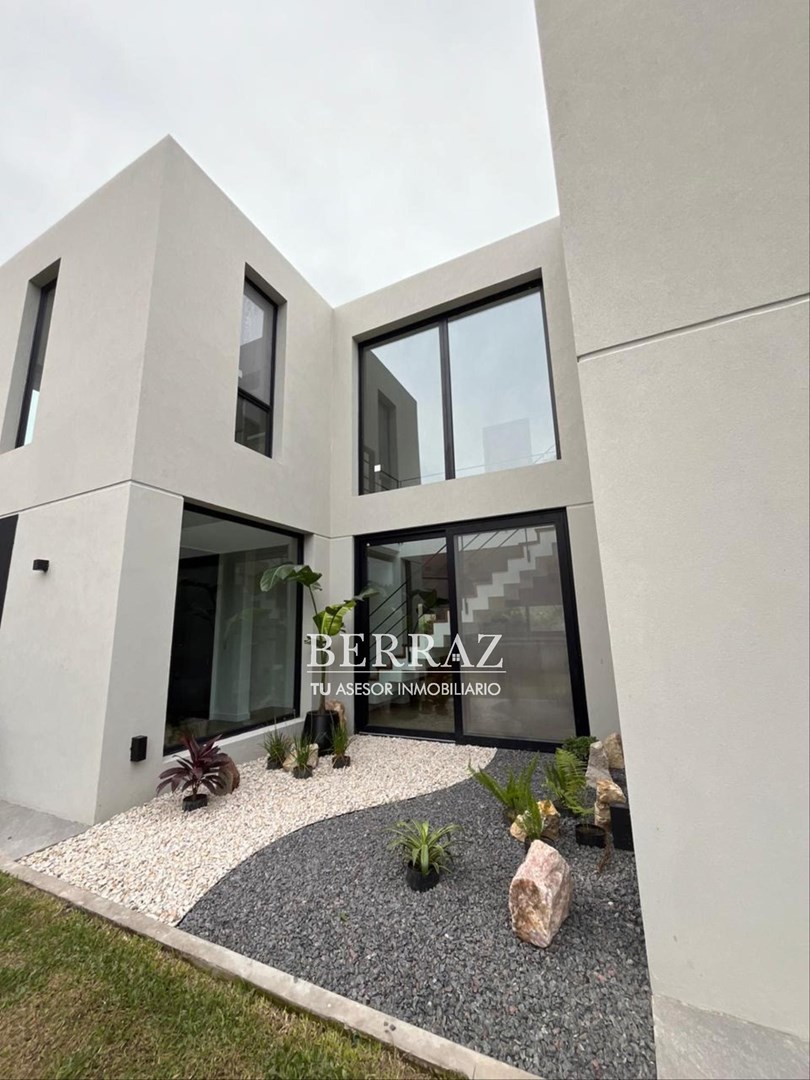 Casa venta 5 ambientes en Ayres Plaza Pilar lote de 923 m2