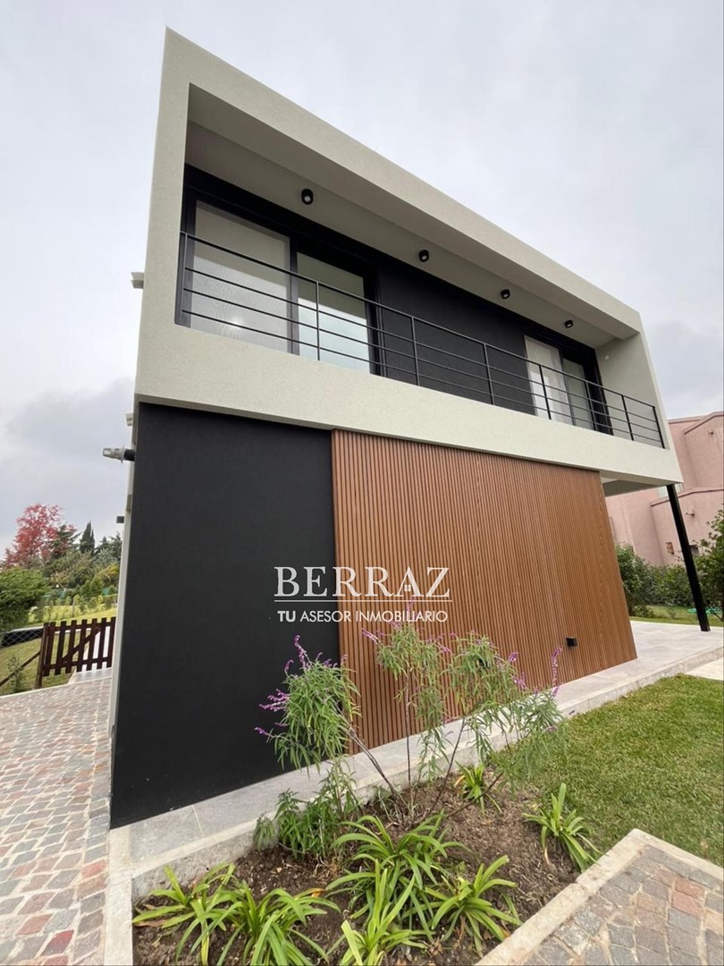 Casa venta 5 ambientes en Ayres Plaza Pilar lote de 923 m2