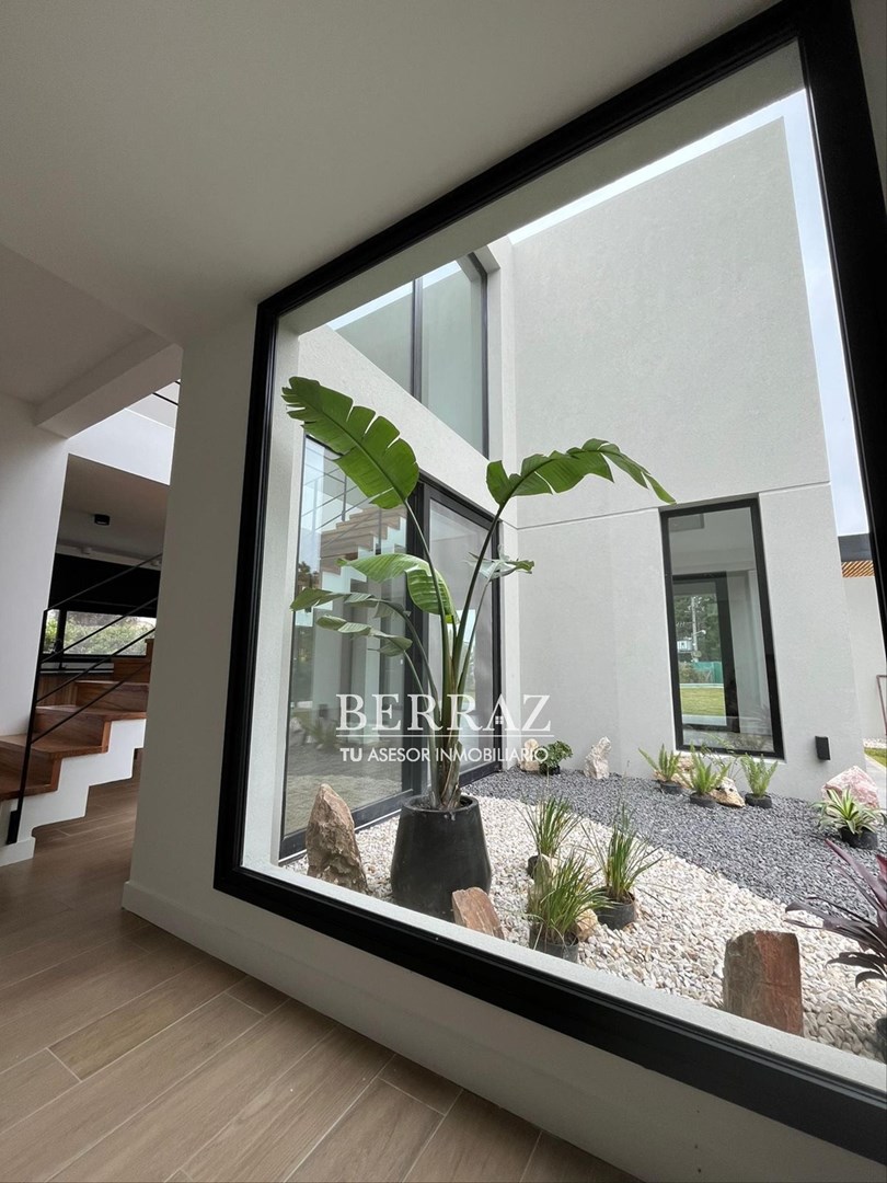 Casa venta 5 ambientes en Ayres Plaza Pilar lote de 923 m2