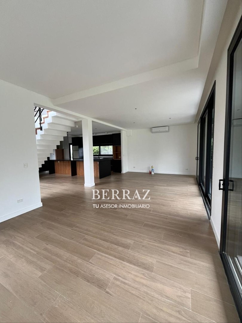 Casa venta 5 ambientes en Ayres Plaza Pilar lote de 923 m2