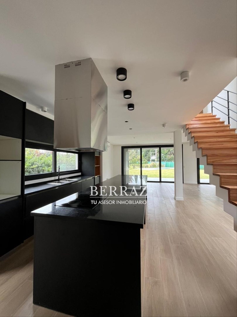 Casa venta 5 ambientes en Ayres Plaza Pilar lote de 923 m2