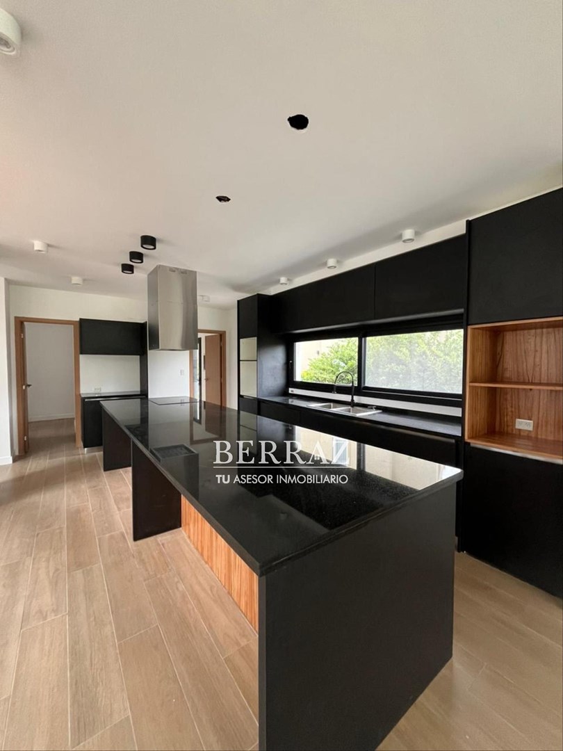 Casa venta 5 ambientes en Ayres Plaza Pilar lote de 923 m2