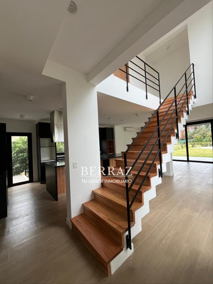 Casa venta 5 ambientes en Ayres Plaza Pilar lote de 923 m2