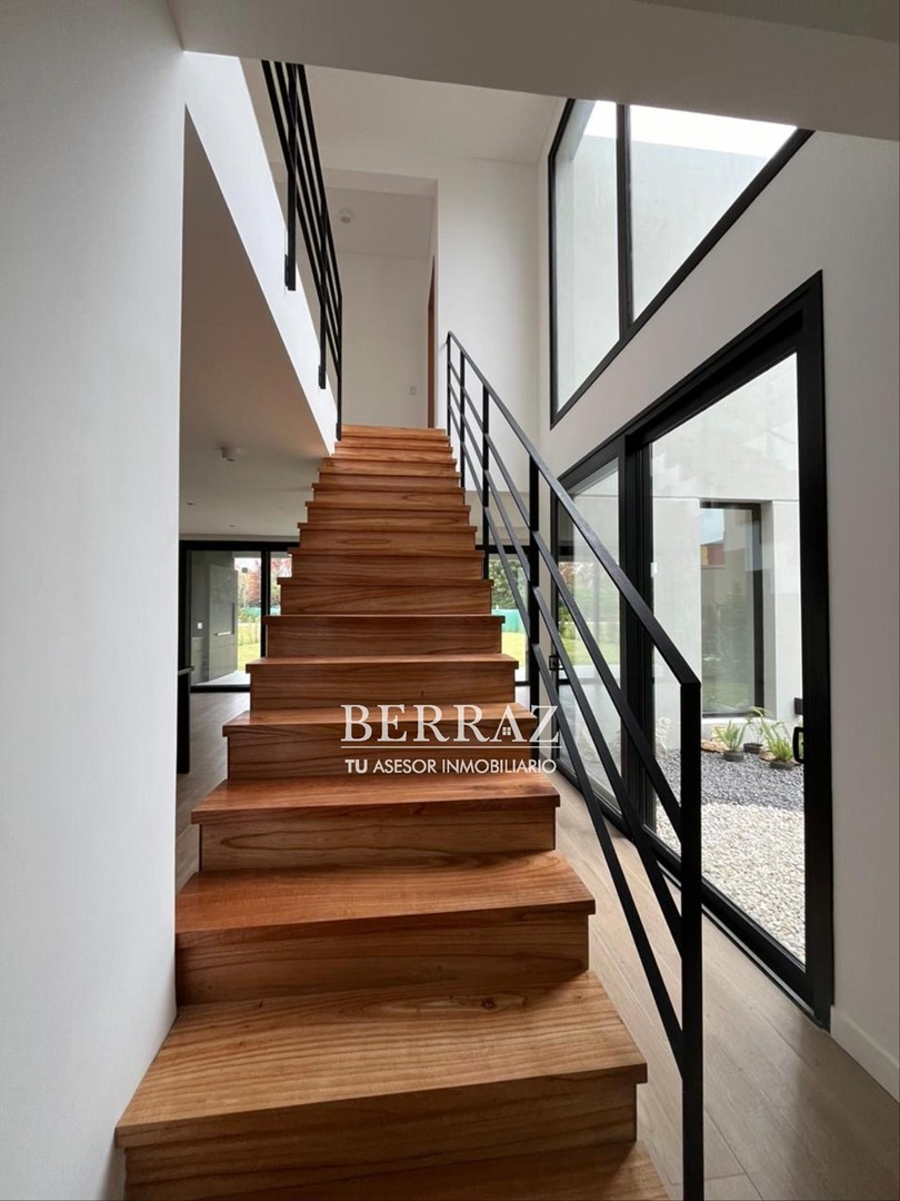 Casa venta 5 ambientes en Ayres Plaza Pilar lote de 923 m2