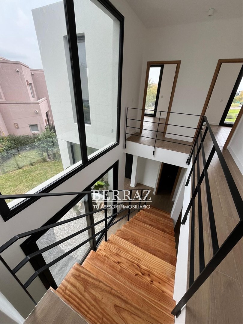 Casa venta 5 ambientes en Ayres Plaza Pilar lote de 923 m2