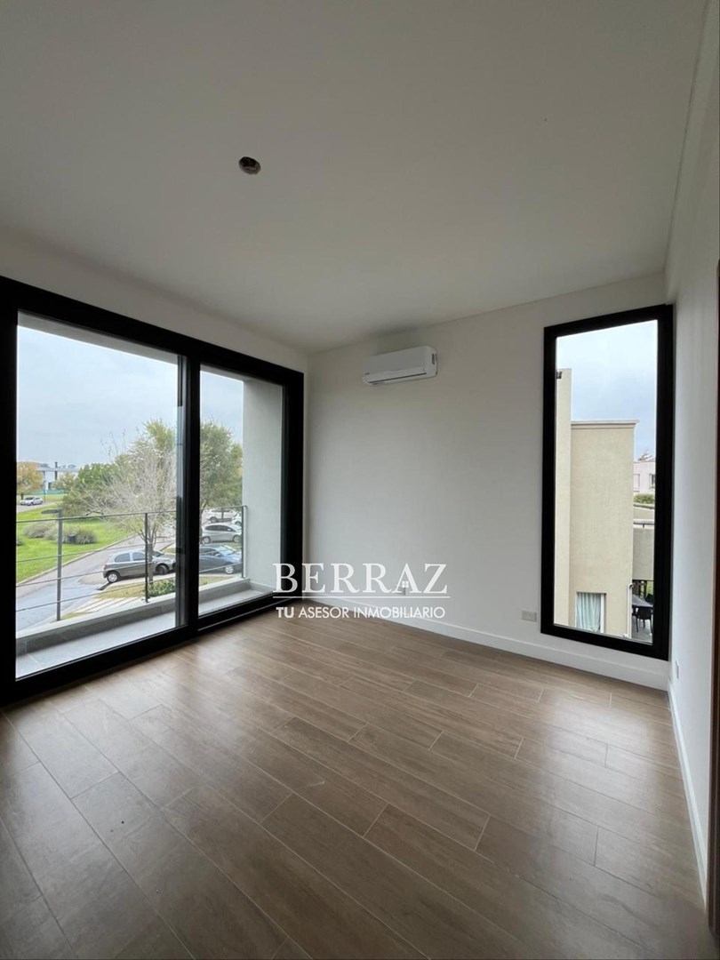 Casa venta 5 ambientes en Ayres Plaza Pilar lote de 923 m2