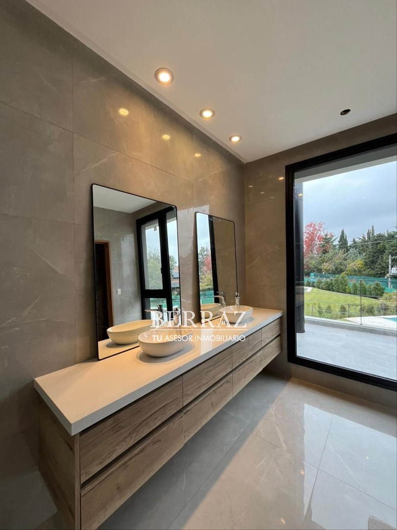 Casa venta 5 ambientes en Ayres Plaza Pilar lote de 923 m2