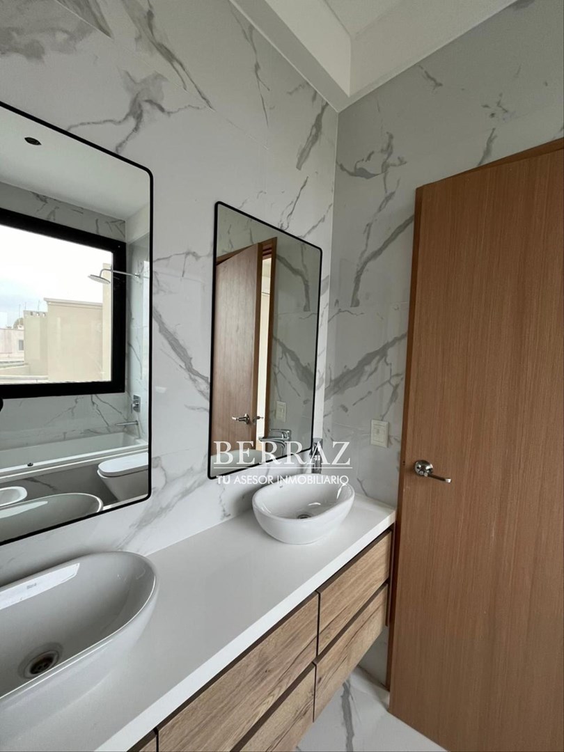 Casa venta 5 ambientes en Ayres Plaza Pilar lote de 923 m2