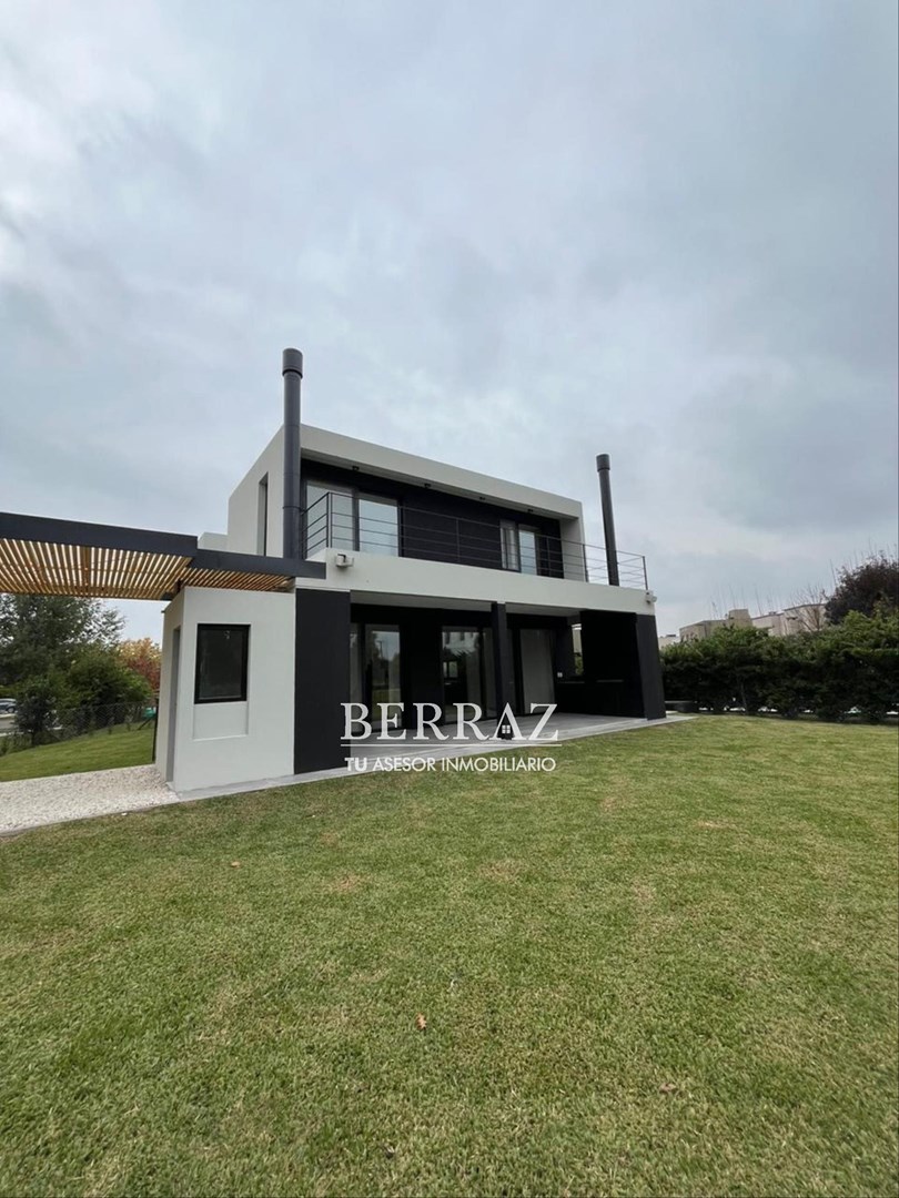 Casa venta 5 ambientes en Ayres Plaza Pilar lote de 923 m2