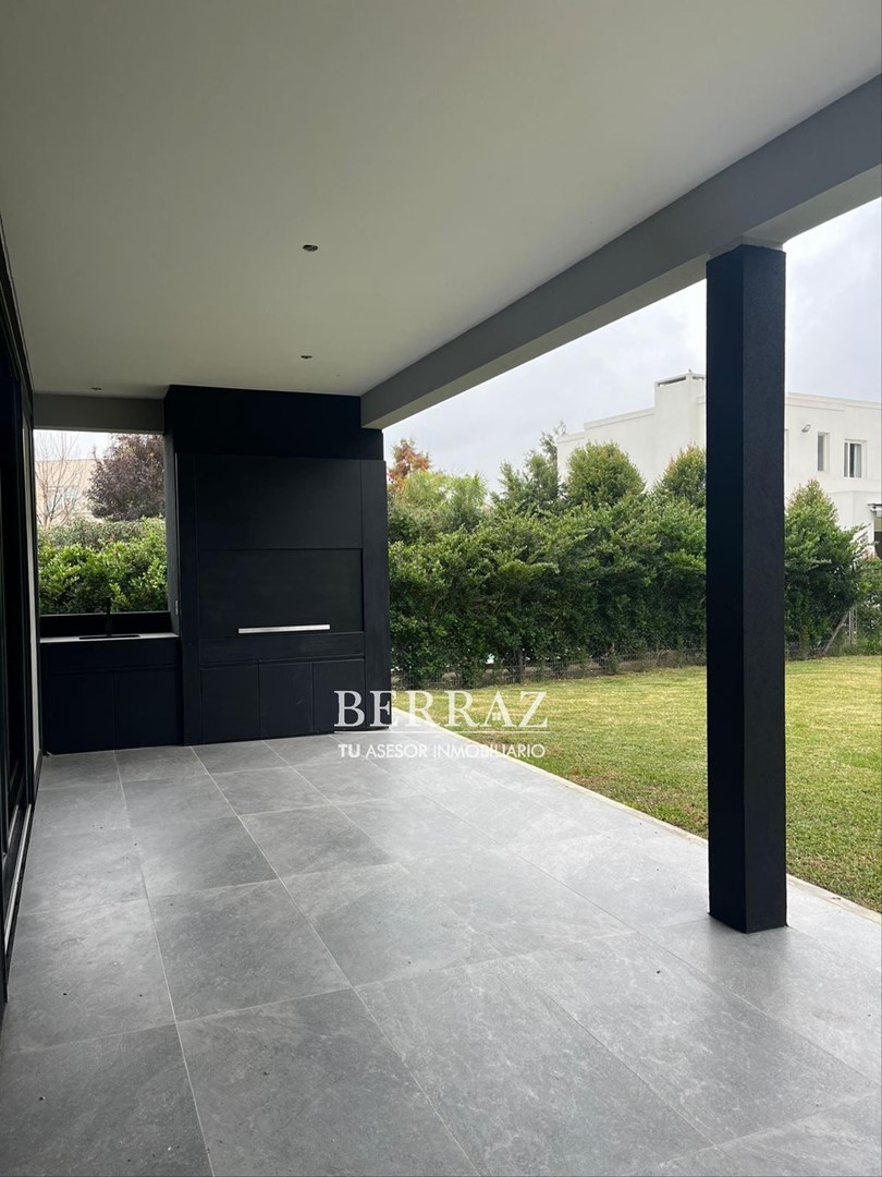 Casa venta 5 ambientes en Ayres Plaza Pilar lote de 923 m2