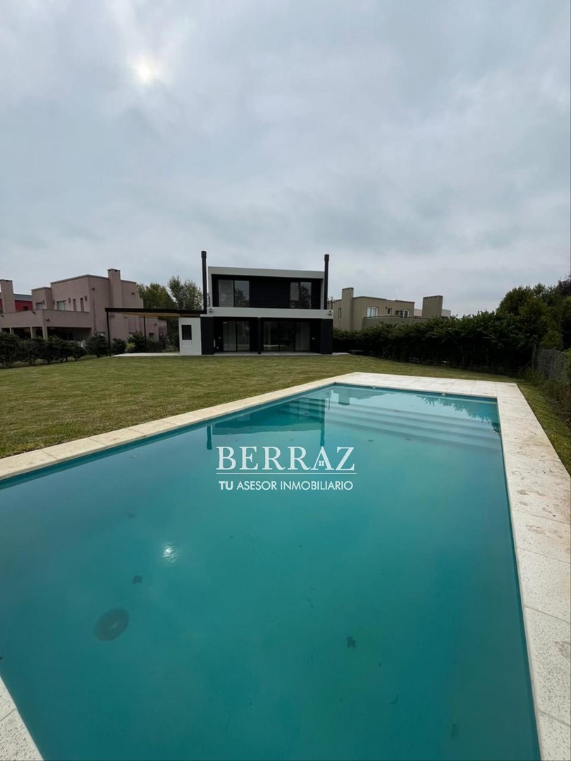 Casa venta 5 ambientes en Ayres Plaza Pilar lote de 923 m2