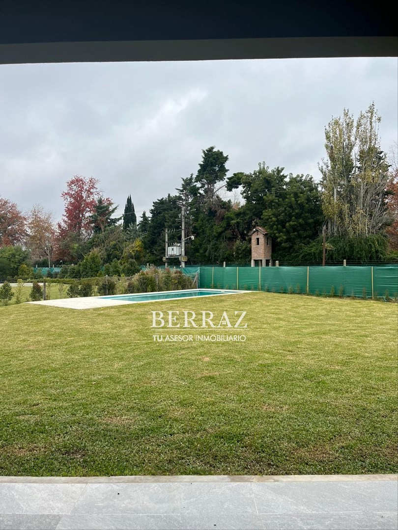 Casa venta 5 ambientes en Ayres Plaza Pilar lote de 923 m2