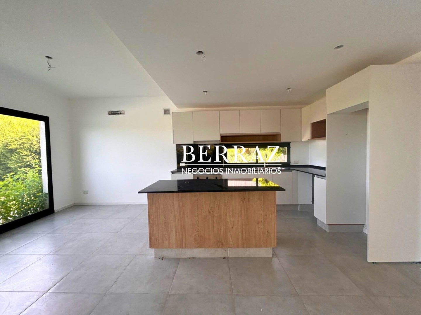 Casa venta 6 ambientes en El Cantón barrio Golf Escobar lote de 900 m2