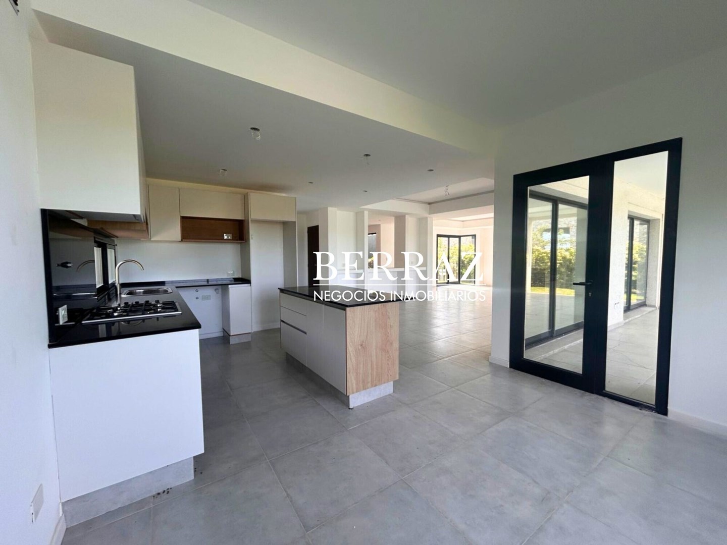 Casa venta 6 ambientes en El Cantón barrio Golf Escobar lote de 900 m2